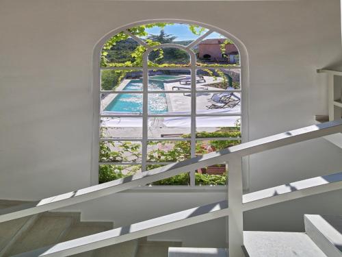 Charming Villa with Pool - image 4