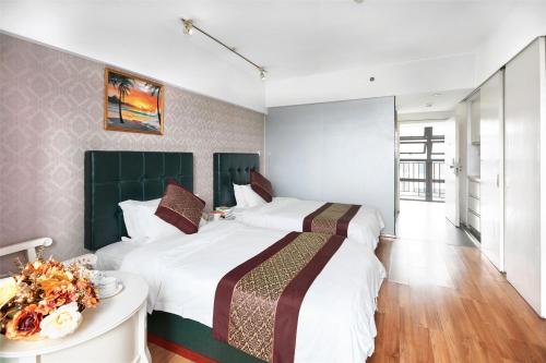 2 twin beds