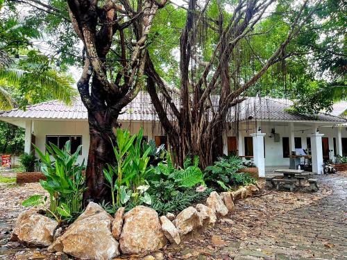 Standard room by The Grounds in 龍仔厝府