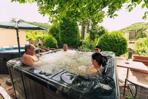 Pezsgőfürdő, Hotel Suprem in Baile Olanesti