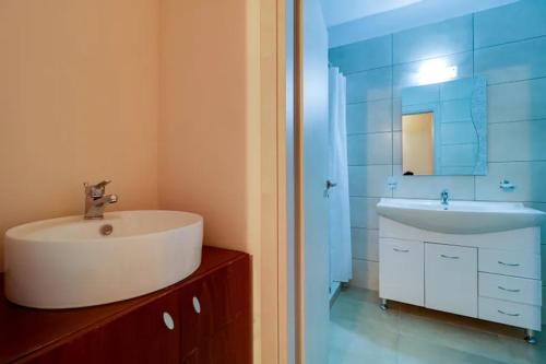2 bedrooms, 4 beds