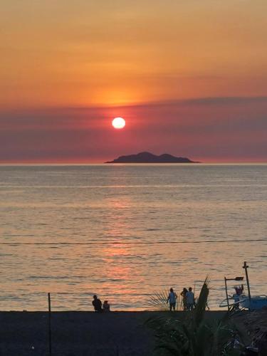 Kua's Pad Batangas Tent in บูกานา