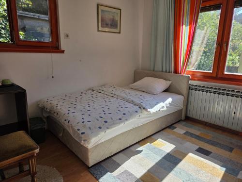 Cozy room with a bathroom