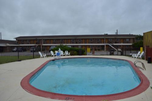 مسبح, Americas Best Value Inn Stephenville in Stephenville
