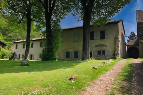 LA CHARTREUSE DE LA SYLVE BÉNITE family home gîte à louer Virieu