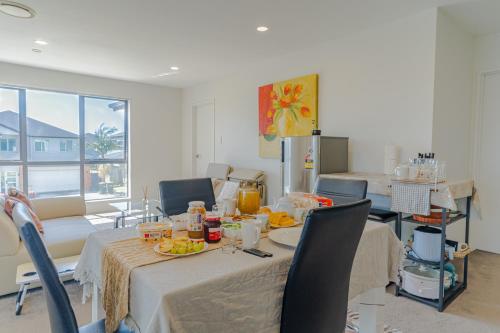 المنظر الخارجي, 48 Chands in Flat Bush