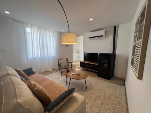 Koplietošanas atpūtas telpa ar TV, YourHouse O Canton 3 in Entrimo