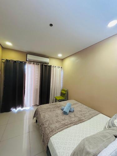 Milk and honey condotel, Manila