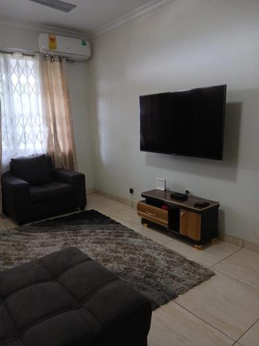 Executive getaway flat in the heart of Dansoman in Ashiedu Keteke