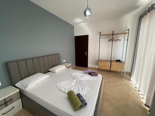 2 bedrooms, 5 beds