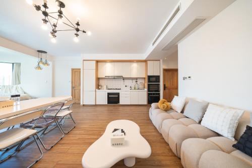 ZHome - HaiQi Garden - Four Bedroom Apartment on the Bund with Bund View, Shanghai (foto 10)