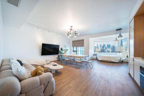 ZHome - HaiQi Garden - Four Bedroom Apartment on the Bund with Bund View, Shanghai (foto 5)