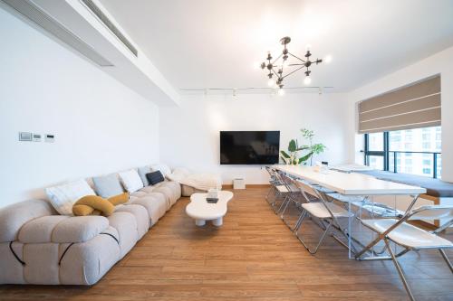 ZHome - HaiQi Garden - Four Bedroom Apartment on the Bund with Bund View, Shanghai (foto 9)