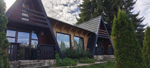 Pensiunea Luceafărul, Pasul Mestecăniș (Pensiunea Luceafarul, Pasul Mestecanis) in Valea Putnei
