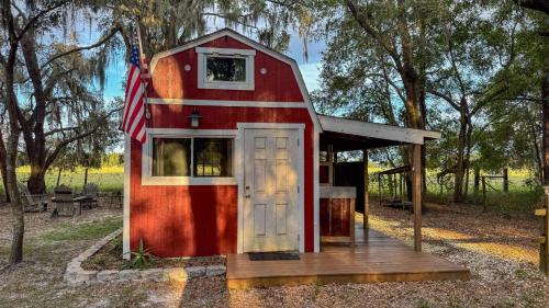 Tiny Barn at Windy Oaks in كريسال ريفر