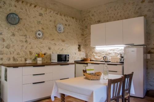 Kitchen, Chartreuse de la Sylve Benite large capacity character cottage in Charavines