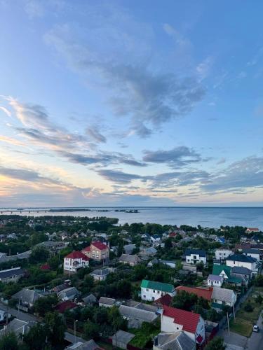 Крута студія в самому центрі Черкас з панорамним видом на Дніпро, світло не вимикають!, Čerkasy (fotografie 2)