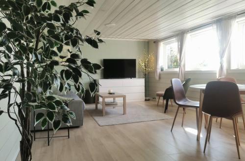 Spacious, deluxe apartment with breakfast