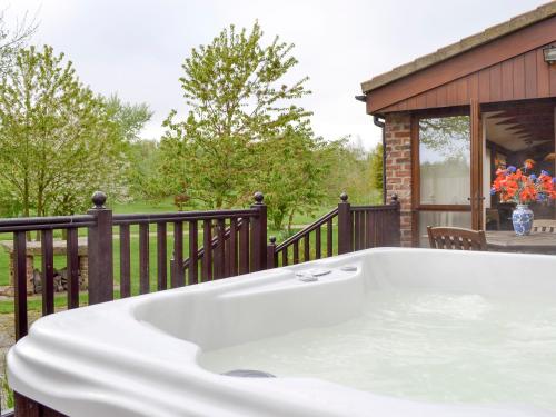 Vista exterior, Walled Garden Lodge in York Suburbs