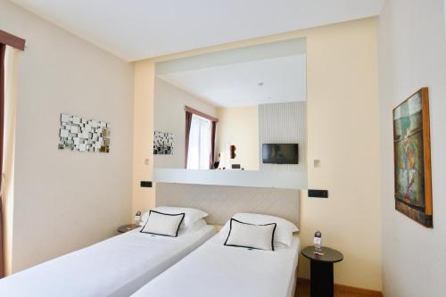 Aiello Rooms San Babila - image 13