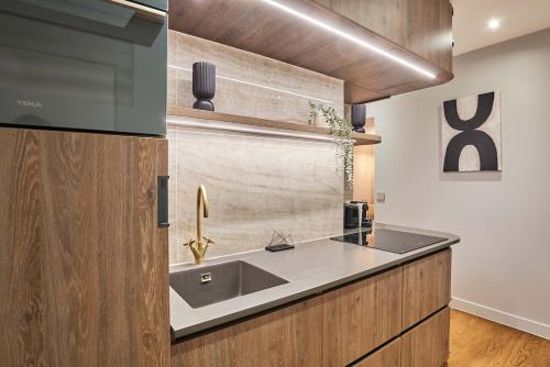 Superb air-conditioned flat on the Champs Elysées - image 13