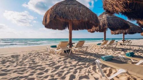 пляж, NovART Gallery & Sea Hotel in Сумгаіт