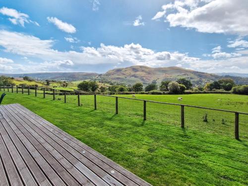 Зовнішній вигляд готелю, Sweet Meadow Lodge in Лендріндод Уеллс