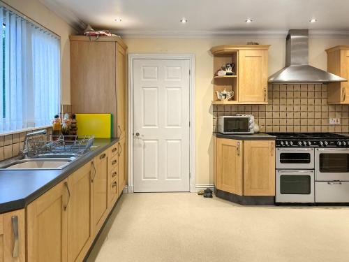 Vista exterior, Littlewood Gardens in Montrose