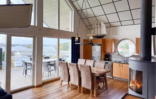 virtuve, 1 Bedroom Amazing Home In Mansarp in Bondstorp