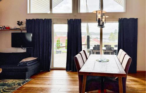 virtuve, 1 Bedroom Amazing Home In Mansarp in Bondstorp