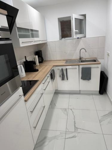 Kitchen, Ferien- & Wellneswohnung mit privater Sauna und Whirlpool in Gelnhausen