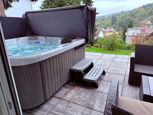 Hot tub, Ferien- & Wellneswohnung mit privater Sauna und Whirlpool in Gelnhausen