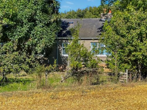 Зовнішній вигляд готелю, Muir Cottage - Uk44788 in Kildrummy
