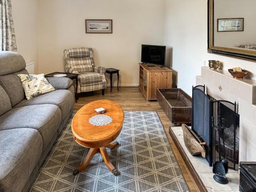 Зовнішній вигляд готелю, Damil Cottage - Uk44789 in Kildrummy