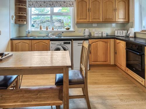 Зовнішній вигляд готелю, Damil Cottage - Uk44789 in Kildrummy