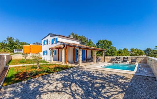 Amazing Home In Krnica - Location saisonnière - Krnica