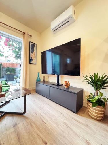 Chic Studio Haven by Century City - FH2 - BV