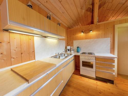 virtuve, Idyllisches Ferienhaus mit Terrasse in Peissenberg