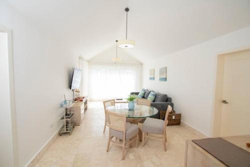 Modern 2BR Caribbean Apt -Pool & Beach Access - image 2