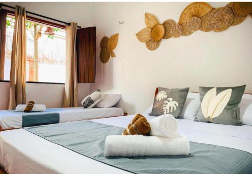 1 double bed, 1 twin bed