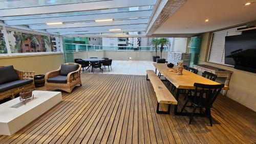 Deck com churrasqueira privativa - Piscina - Praia das Pitangueiras in Barra Funda