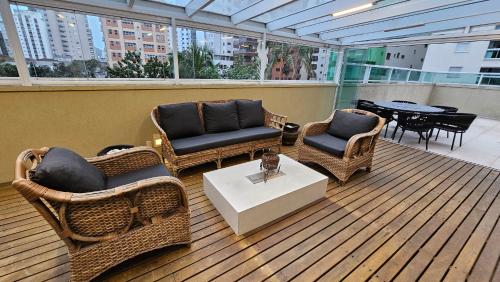 Deck com churrasqueira privativa - Piscina - Praia das Pitangueiras in Barra Funda