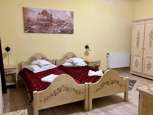 2 twin beds