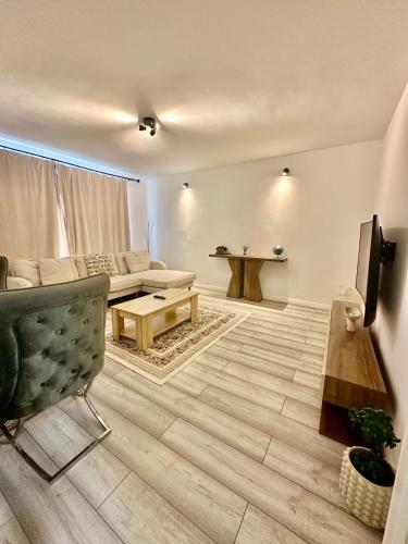 Entire Flat at Queensway Close to Paddington, Bayswater, Hyde Park, London