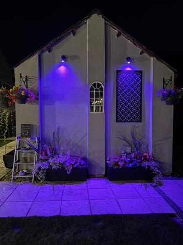 Stylish Garden pod lodges in Milton