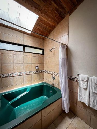 Casa de banho, Hotel Montana Monteverde in Monteverde