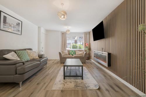 Stylish 4 Bed Trentham Retreat with Pool Table in Trentham