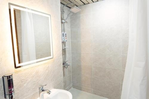 Gaddis Hotel Suites and Apartments - image 15