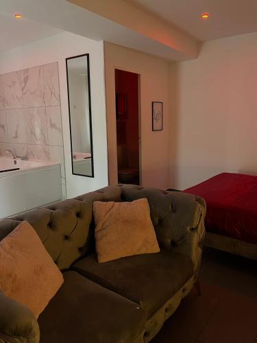 Red Room in Фльори-Мерожи