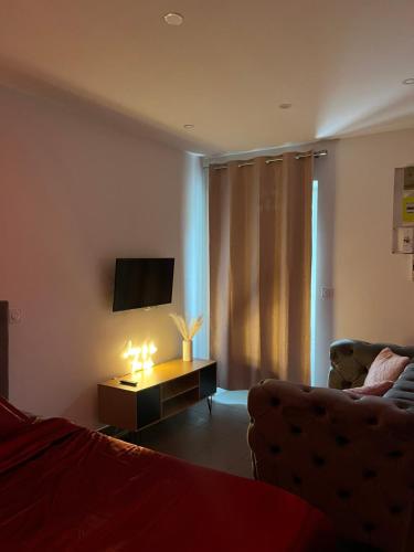 Red Room in Фльори-Мерожи